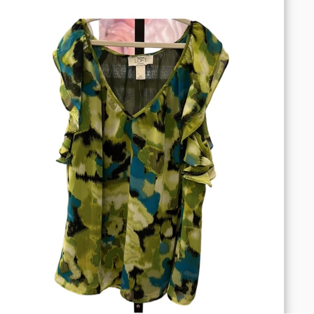 Ann Taylor LOFT women’s Green Watercolor Short Flutter Sleeve Blouse